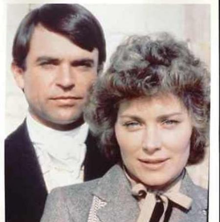 Sam Neill shared a romantic relationship with actress&nbsp;Lisa Harrow, who starred with her husband in&nbsp;Omen III: The Final Conflict.